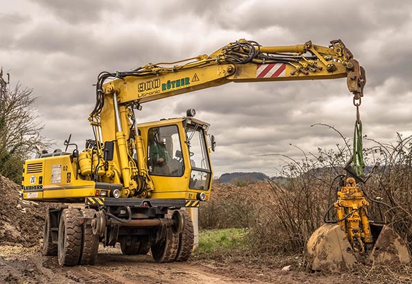 挖掘机保养步骤全解析,延长设备使用寿命